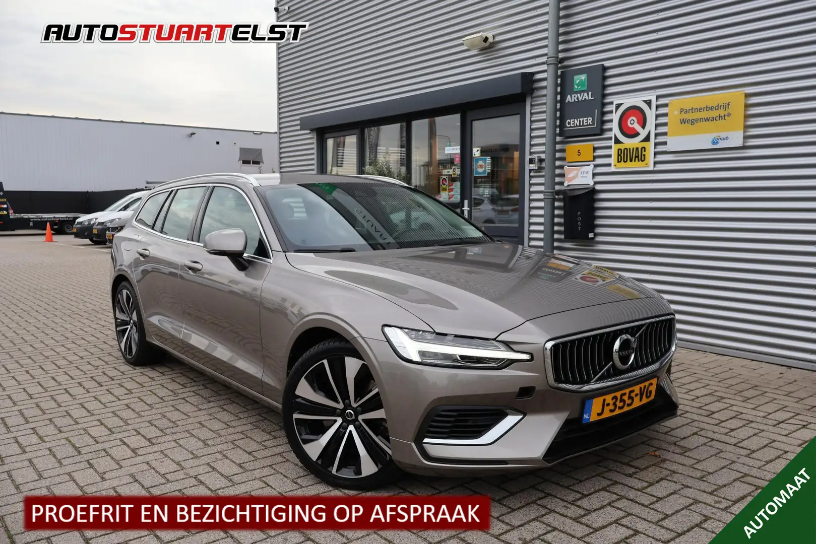 Volvo V60 2.0 T8 Recharge Business Pro 1e Eigenaar | NL-Auto Grijs - 1