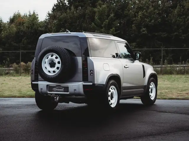 Land Rover Defender 90 view 8