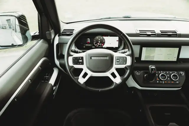 Land Rover Defender view 17