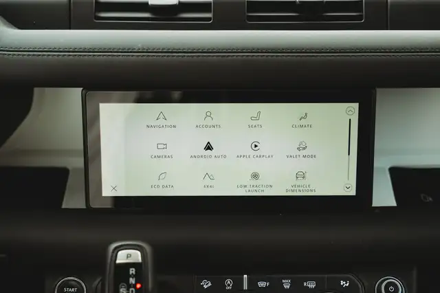 Land Rover Defender view 24