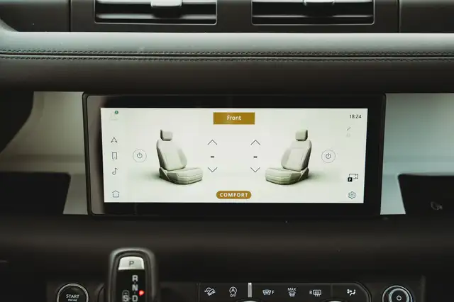 Land Rover Defender view 26