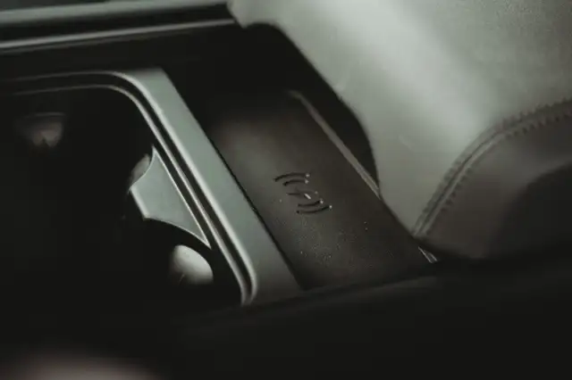 Land Rover Defender view 16