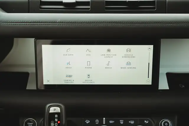 Land Rover Defender view 25