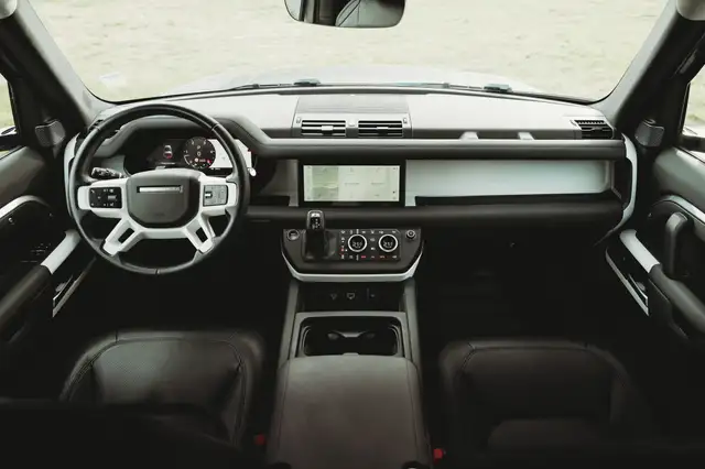 Land Rover Defender view 18