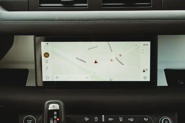 Land Rover Defender view 27