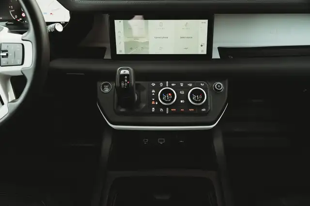 Land Rover Defender view 20