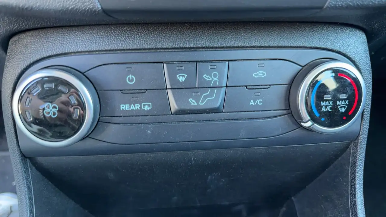 Ford Fiesta 5 portes — photo 26