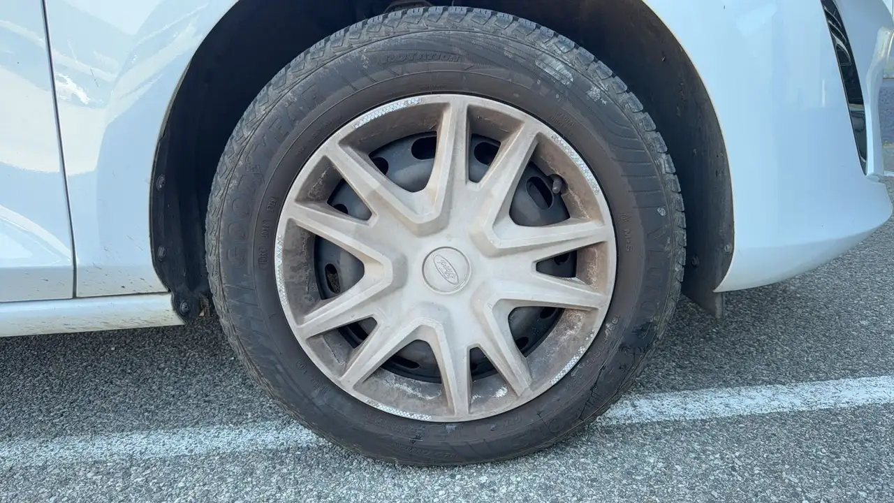 Ford Fiesta 5 portes — photo 17
