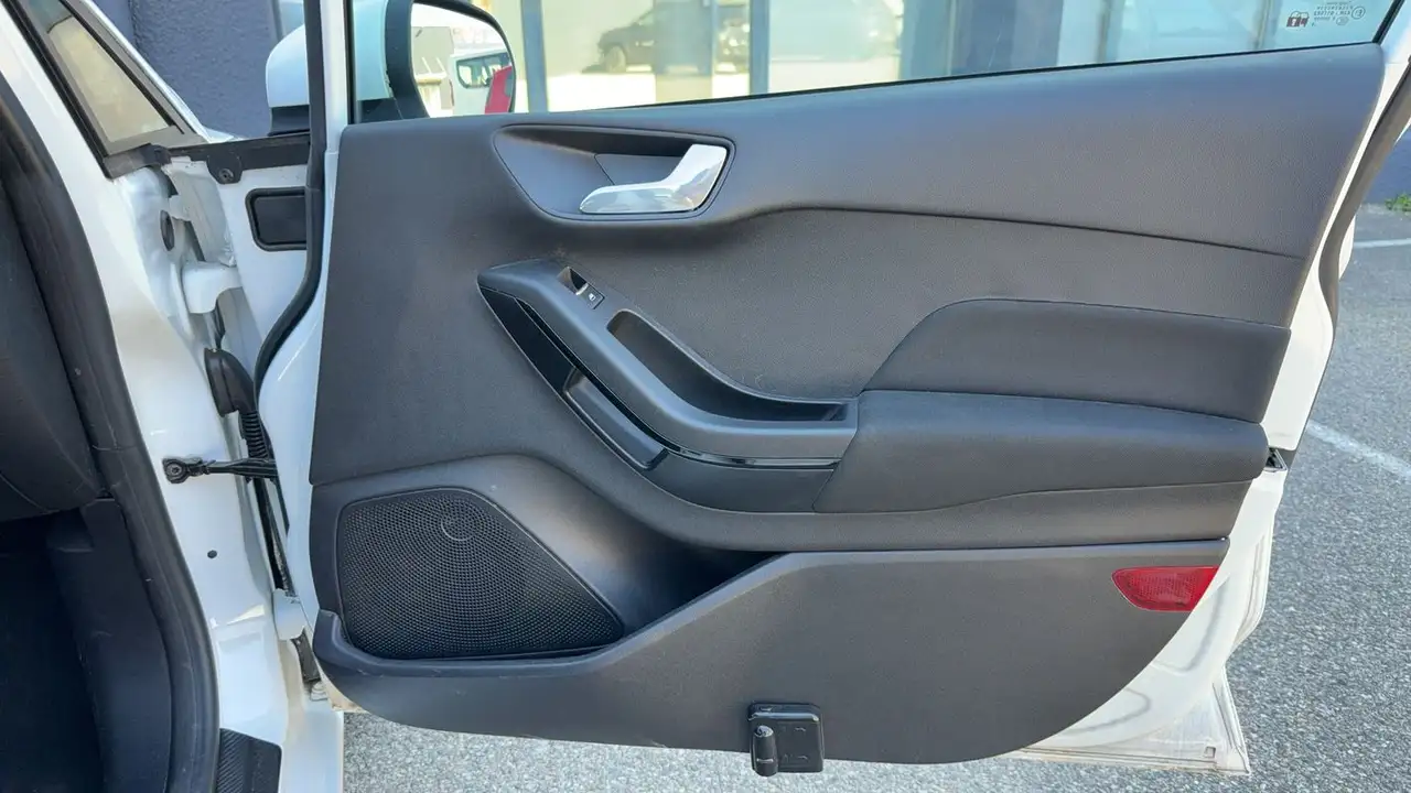 Ford Fiesta 5 portes — photo 24