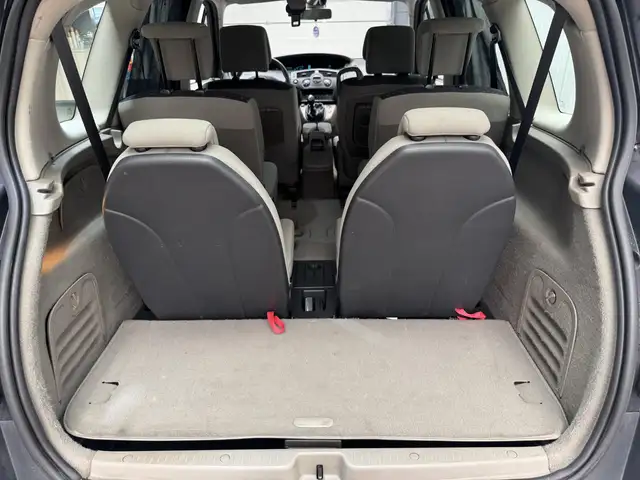 Renault Grand Scenic view 5
