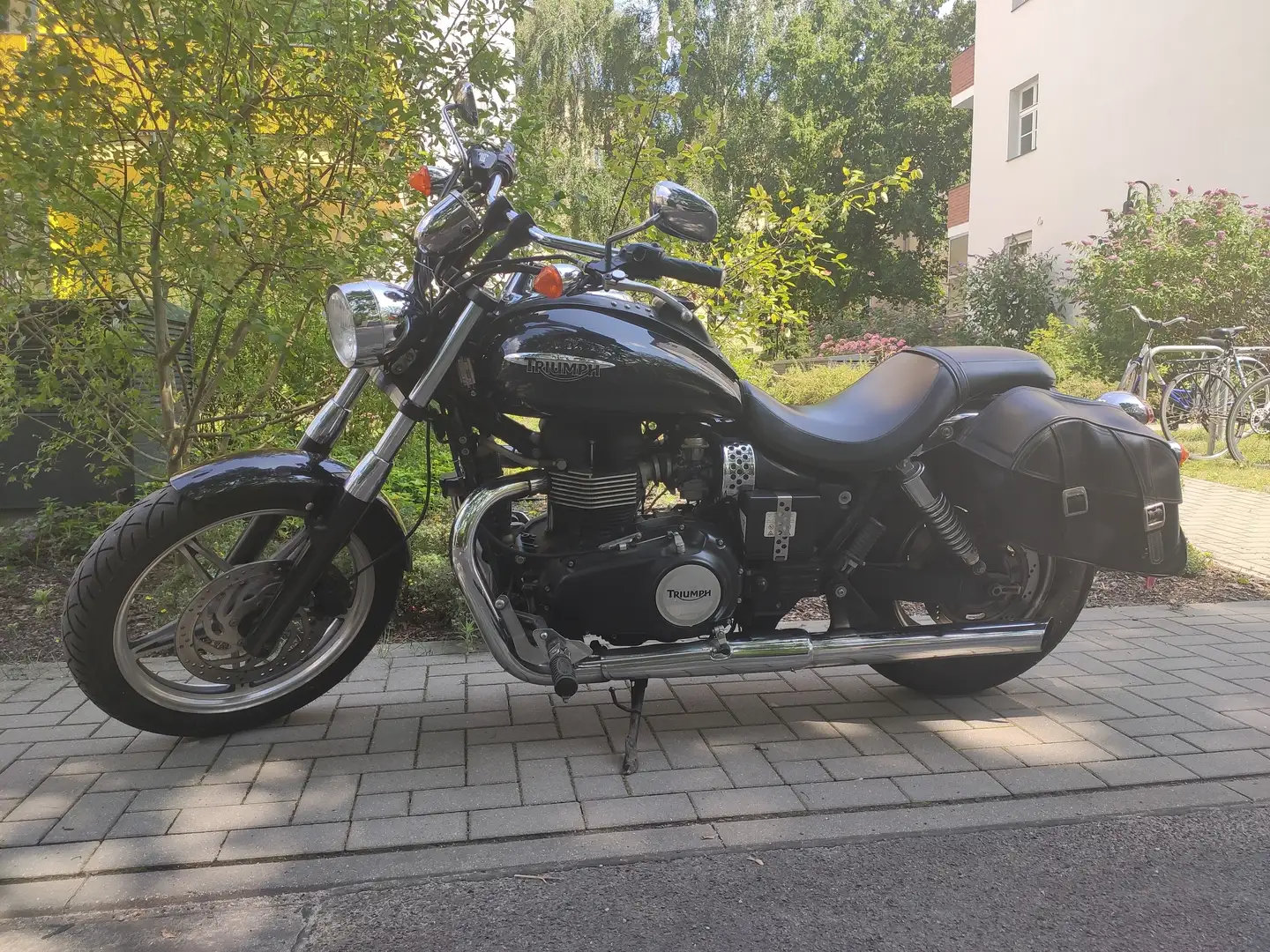 Triumph Speedmaster mit Satteltaschen, Tankschoner, Lederjacke (M) etc. - 2