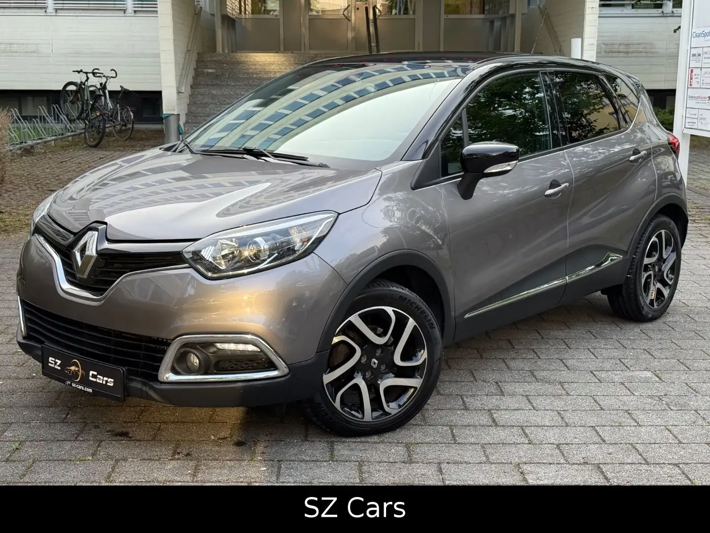 Renault Captur Luxe*NAV*Kamera* Schwarz - 1