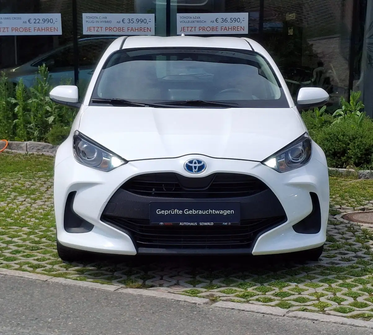 Toyota Yaris 1,5 VVT-i Hybrid Active Weiß - 2