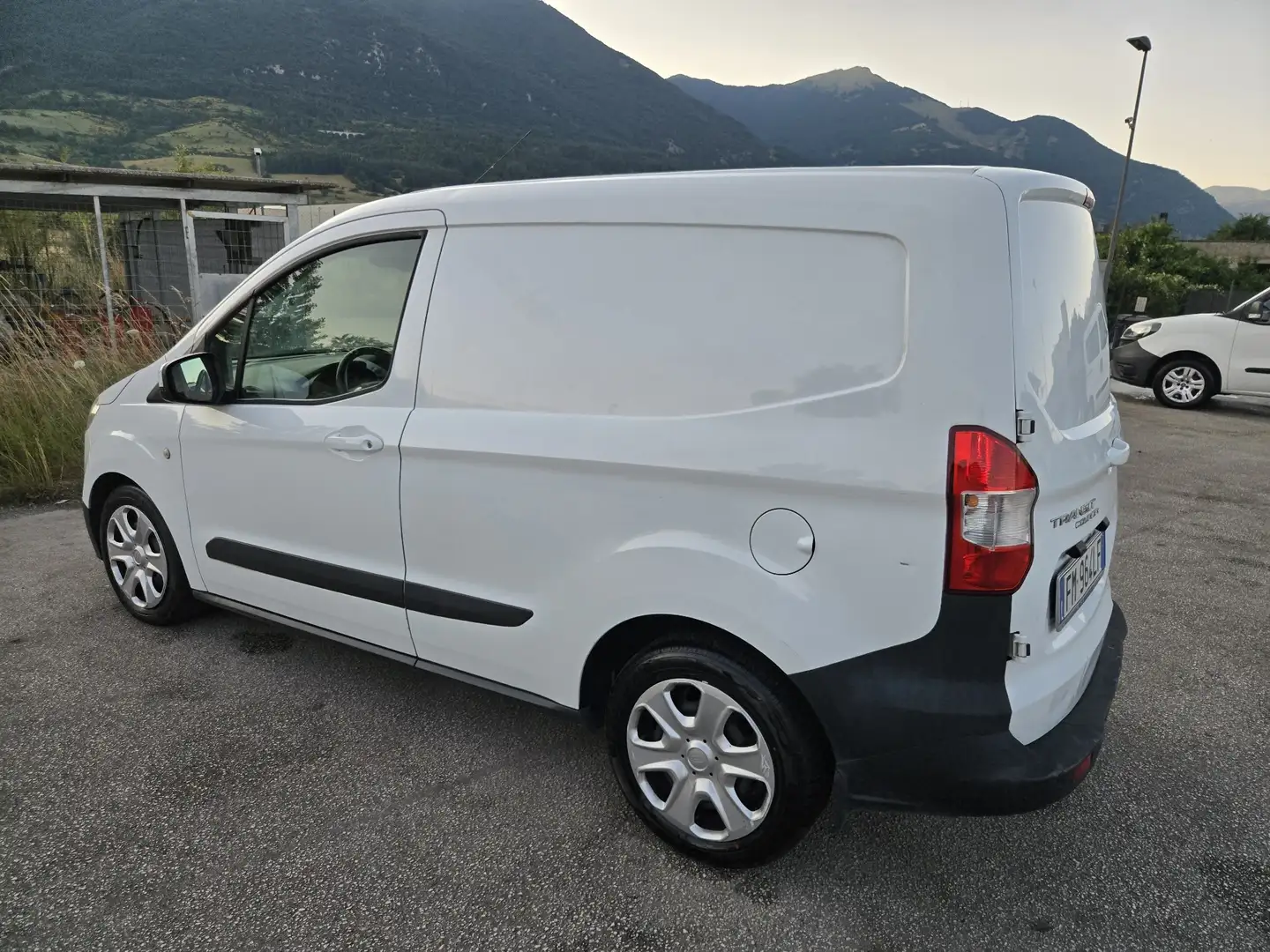 Ford Courier - 2