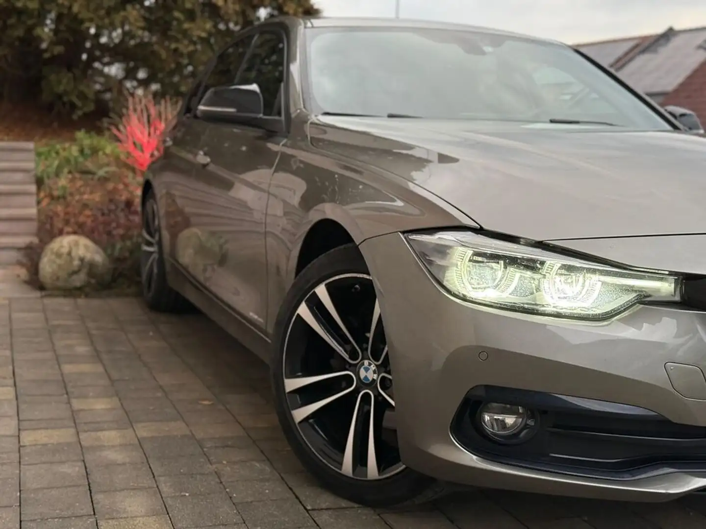 BMW 320 d xDrive Luxury Line Aut. Gold - 2