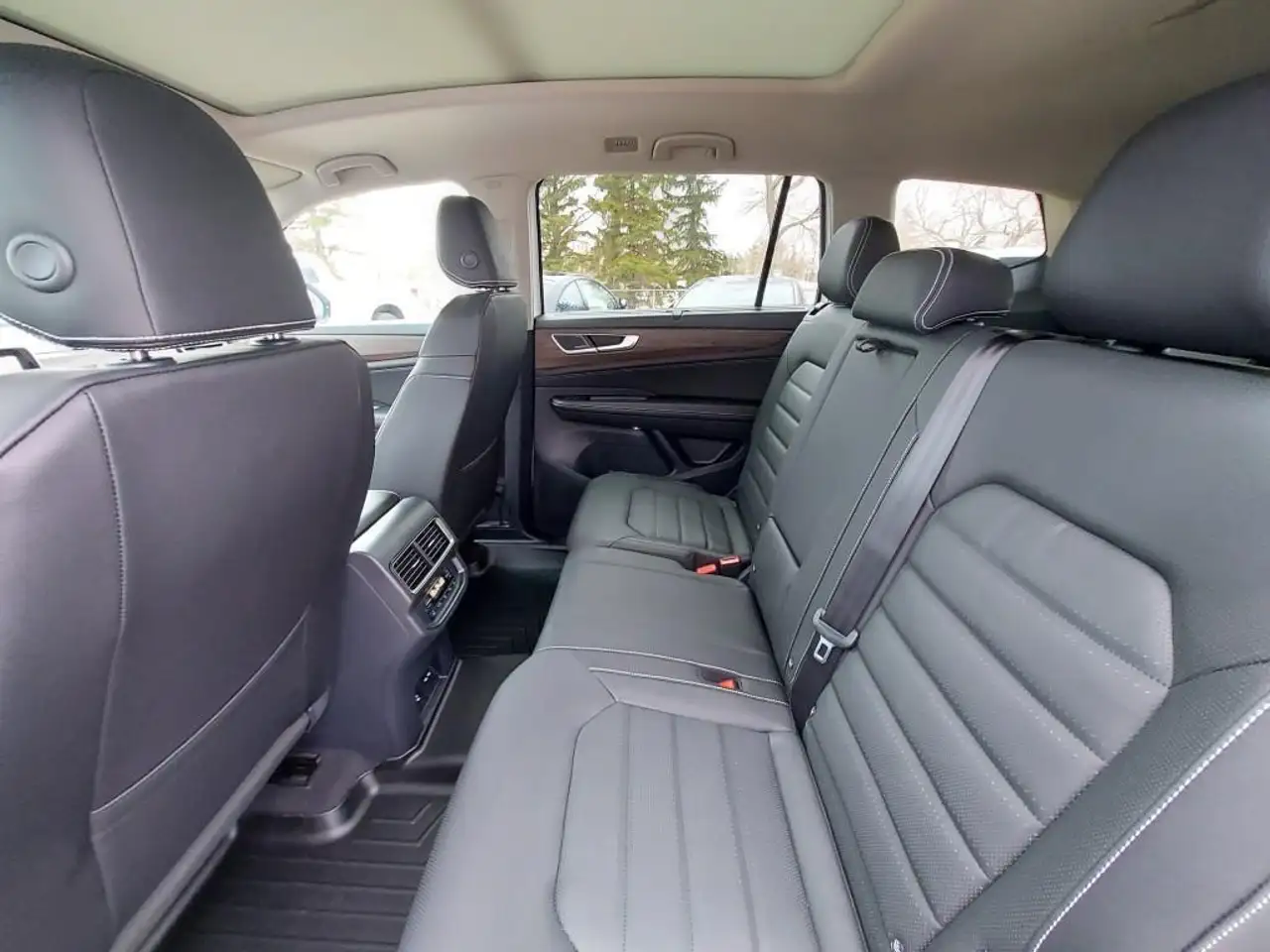 Volkswagen Atlas снимка Volkswagen Atlas