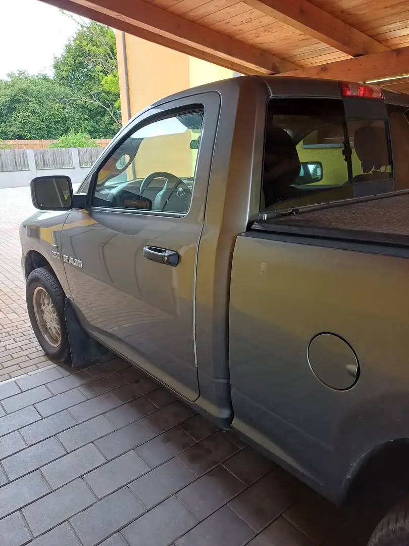 Dodge RAM - 1