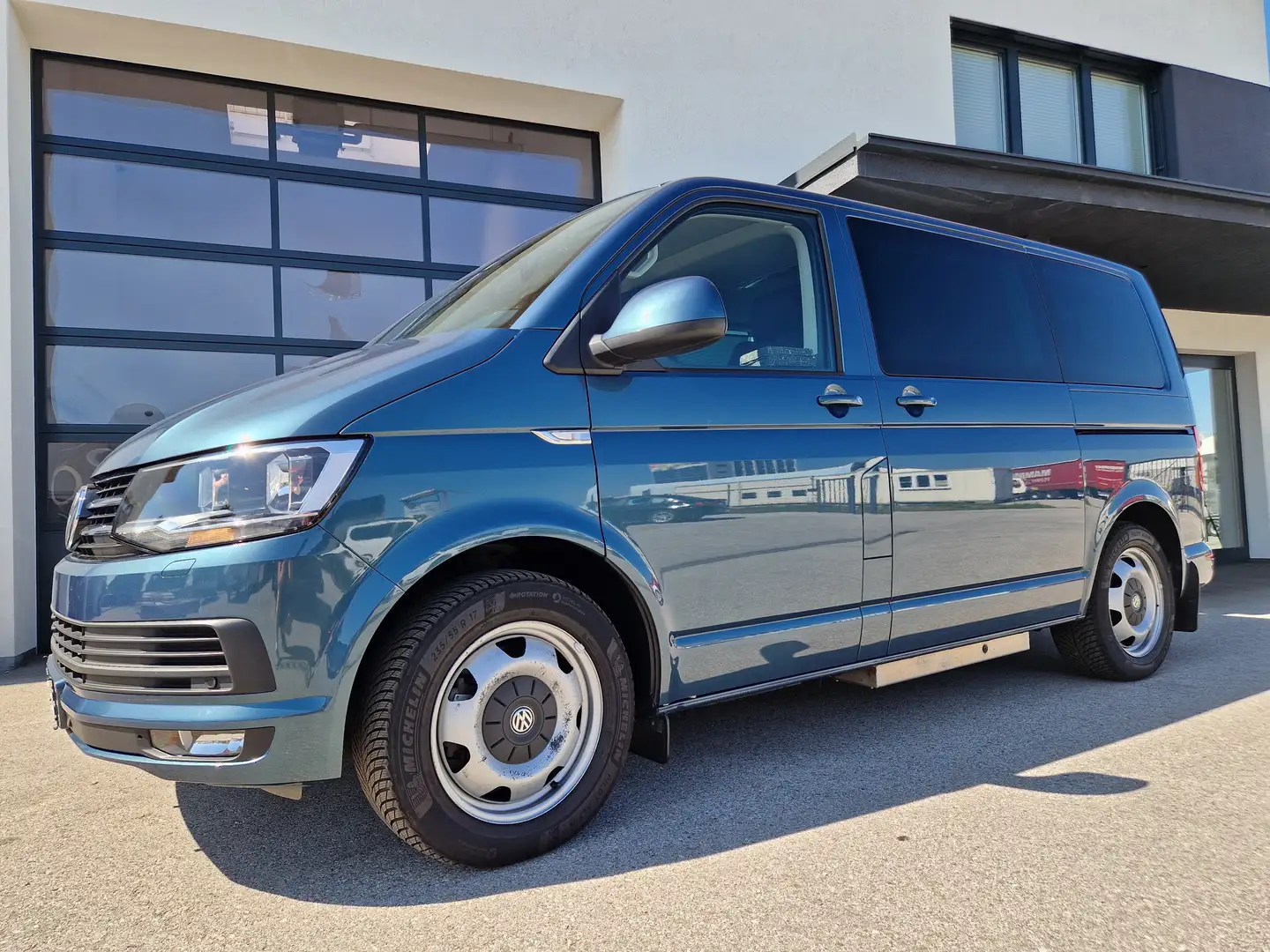 Volkswagen T6 Caravelle CARAVELLE*COMFORTLINE*BEHINDERTENGERECHT* Grün - 1
