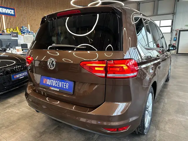 Volkswagen Touran view 2