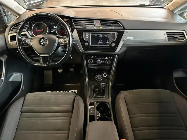 Volkswagen Touran view 8