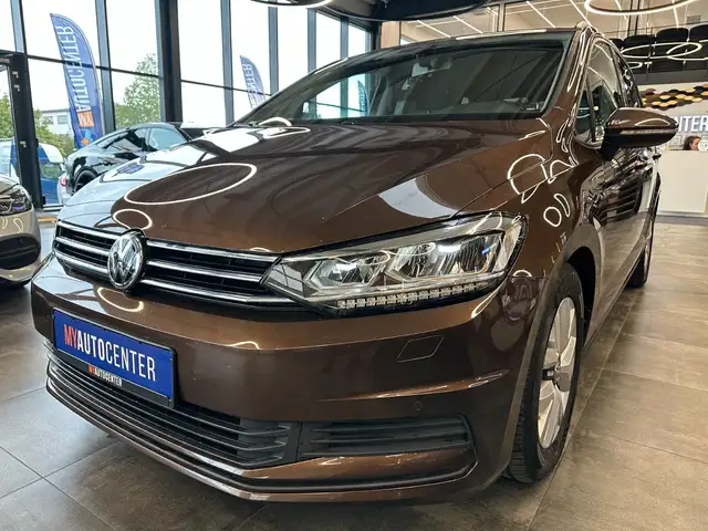 Volkswagen Touran view 4