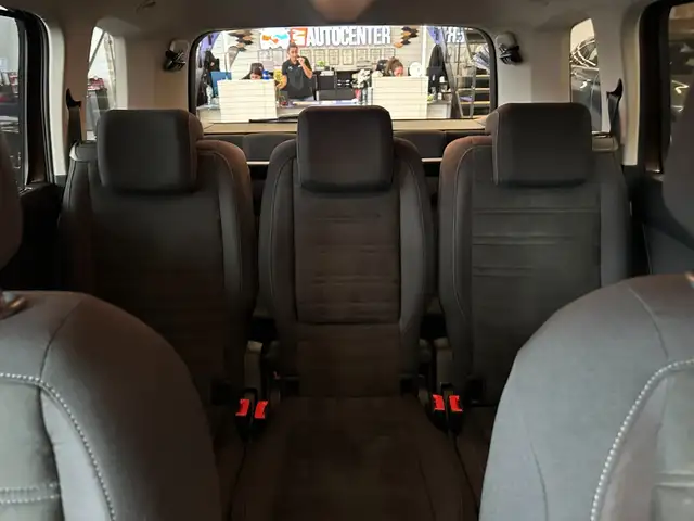 Volkswagen Touran view 11