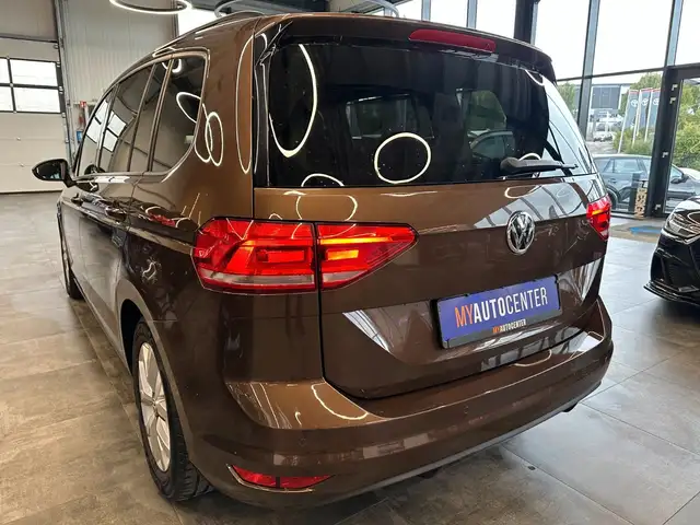 Volkswagen Touran view 5