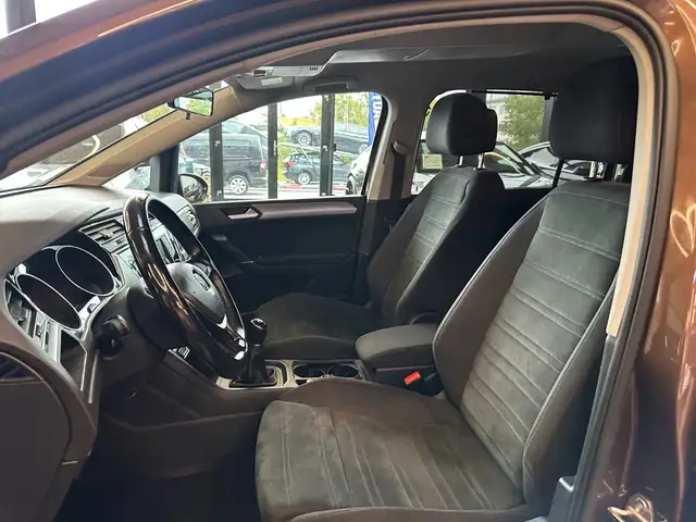 Volkswagen Touran view 10