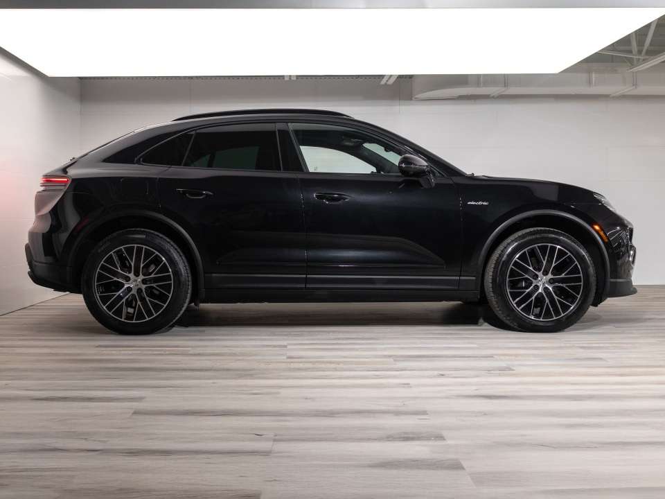 2025 Porsche Macan 4 Electric AWD alt 4