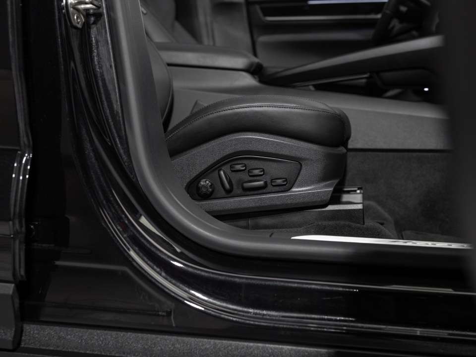 2025 Porsche Macan 4 Electric AWD thumb 14