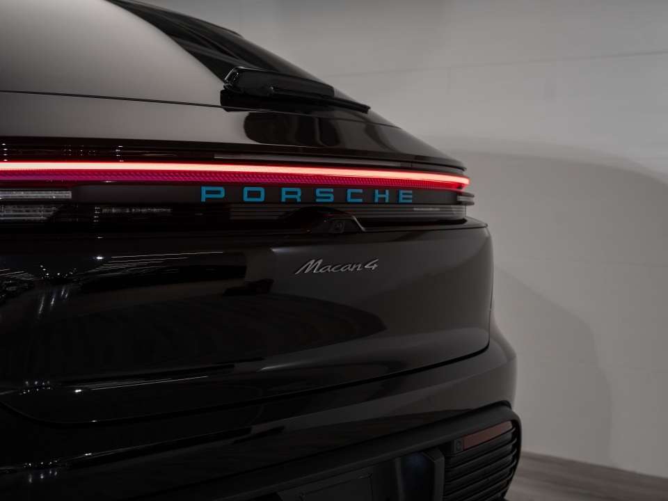 2025 Porsche Macan 4 Electric AWD thumb 32