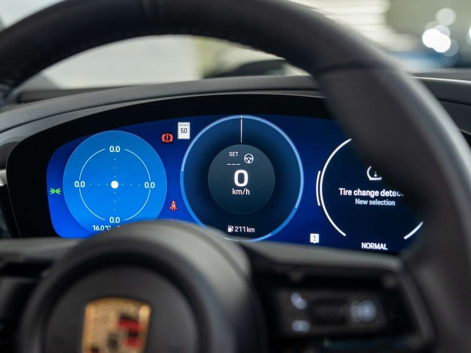 2025 Porsche Macan 4 Electric AWD thumb 15