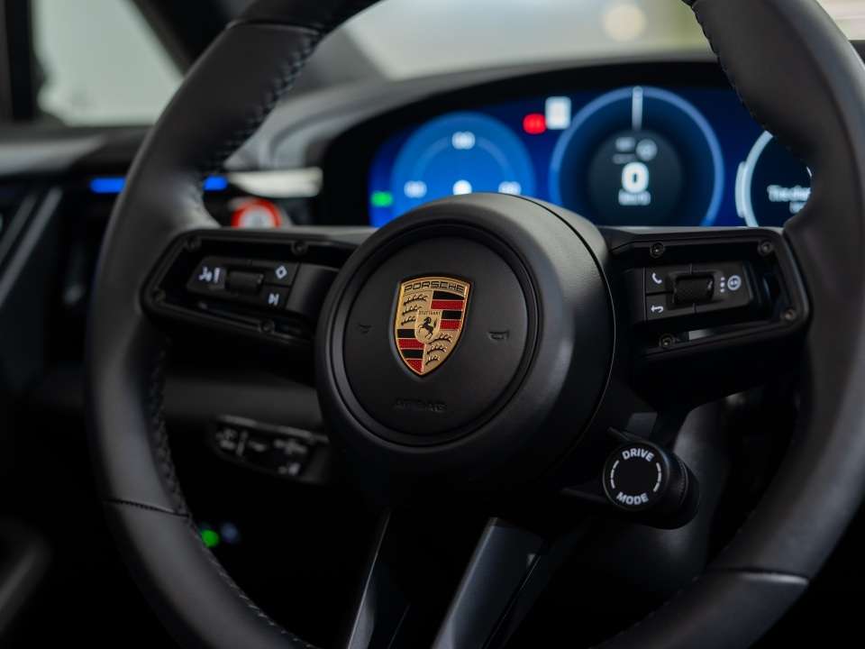 2025 Porsche Macan 4 Electric AWD thumb 33