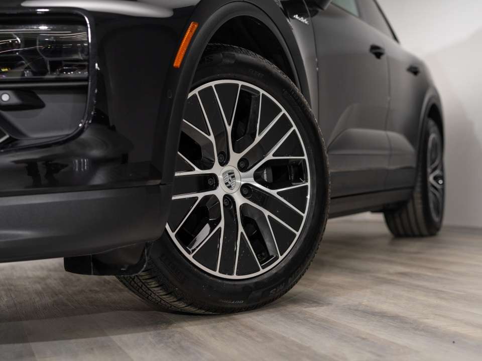 2025 Porsche Macan 4 Electric AWD thumb 8