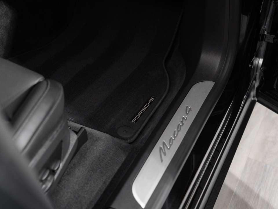 2025 Porsche Macan 4 Electric AWD thumb 19