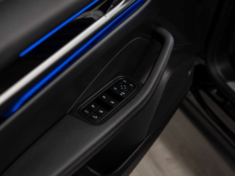 2025 Porsche Macan 4 Electric AWD thumb 31