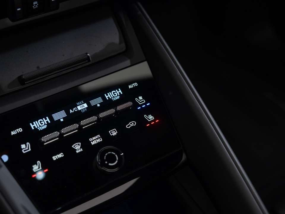 2025 Porsche Macan 4 Electric AWD thumb 35