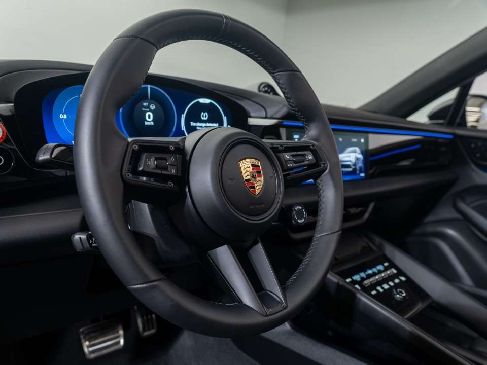2025 Porsche Macan 4 Electric AWD thumb 12