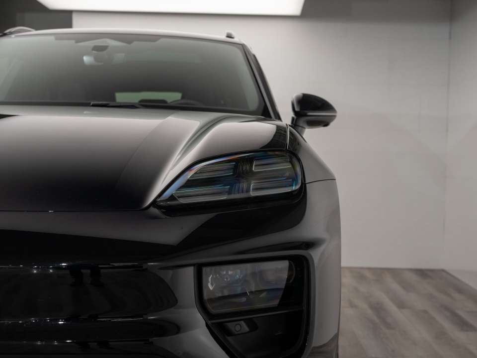 2025 Porsche Macan 4 Electric AWD thumb 27