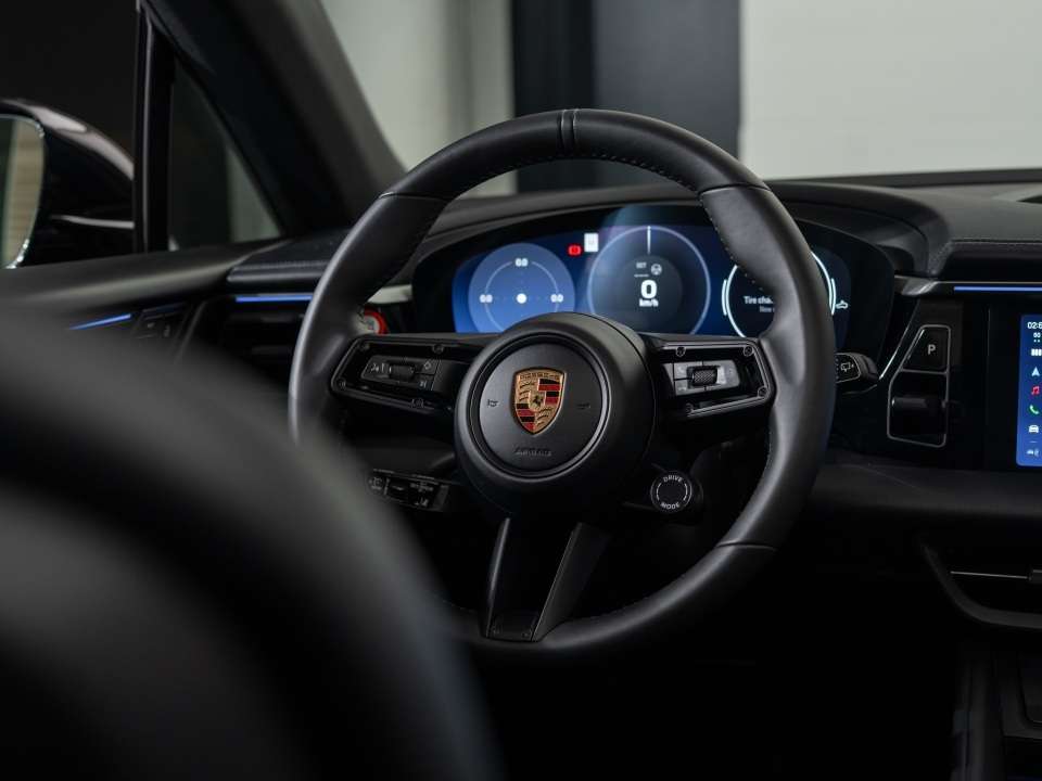 2025 Porsche Macan 4 Electric AWD thumb 24