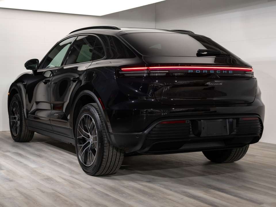 2025 Porsche Macan 4 Electric AWD alt 5