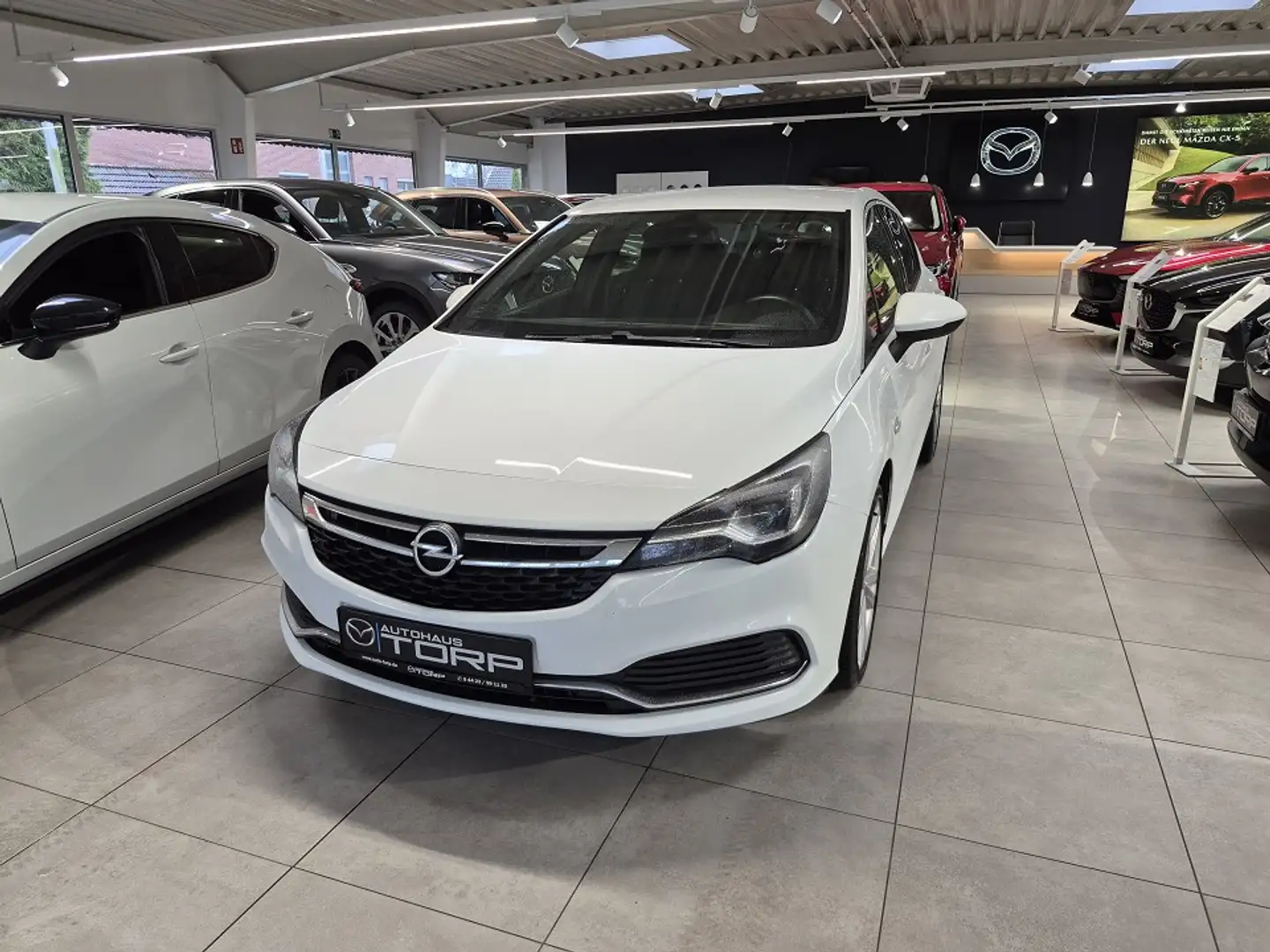 Opel Astra K 1.6 SIDI Turbo 199 PS Dynamic Start/Stop Weiß - 1