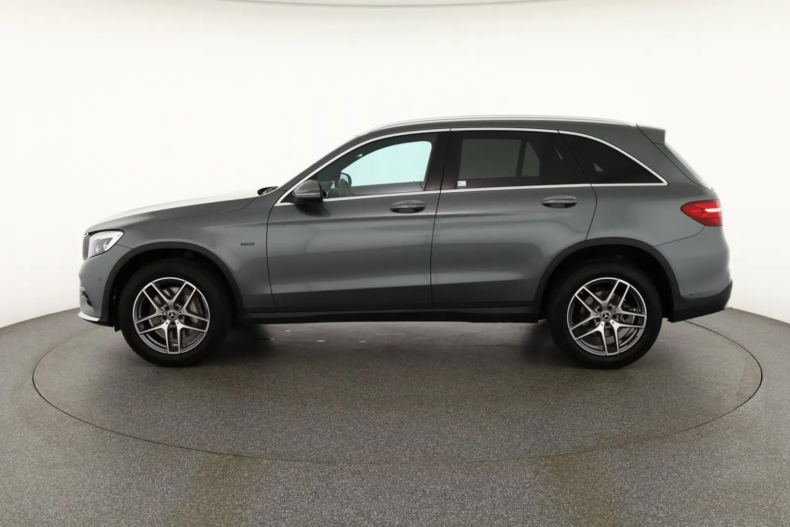 Mercedes-Benz GLC 350 e AMG-Line 4Matic LED Panorama Kamera Grau - 2