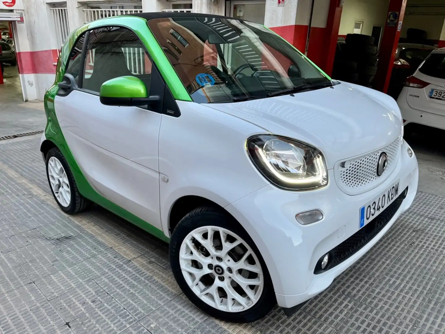 smart forTwo Coupé Electric Drive Passion Weiß - 2
