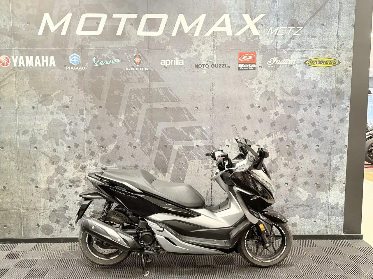 Honda Forza 300