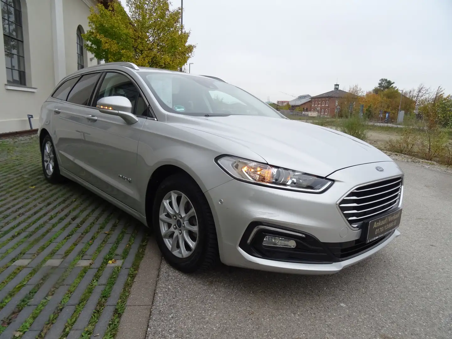 Ford Mondeo Hybrid Benzin/E-Automatik-2.Hand-wenig km Srebrny - 2
