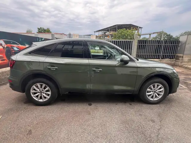 Audi Q5 view 4