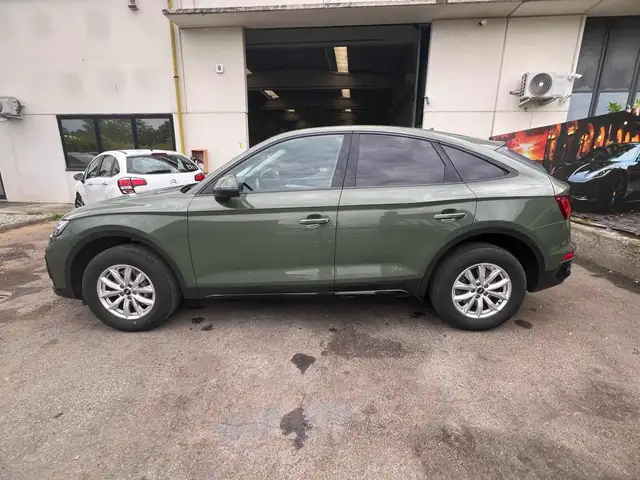 Audi Q5 view 8