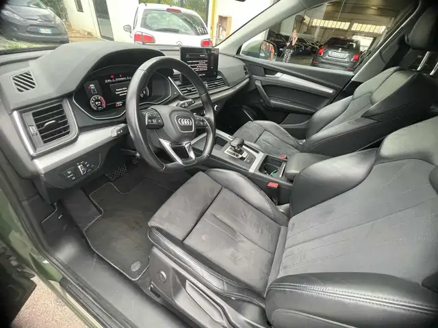 Audi Q5 view 10