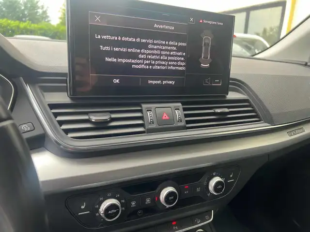 Audi Q5 view 12